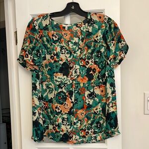 Joie SILK Green Short Sleeve Blouse with V-Neckline